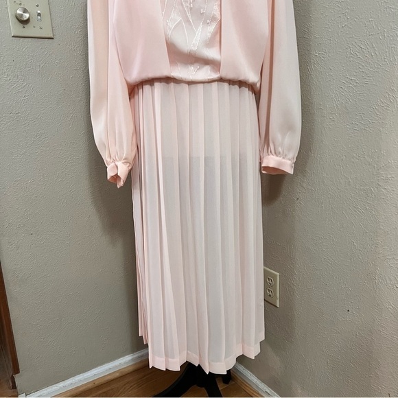 Vintage In The Mood pink chiffon dress - Picture 3 of 9